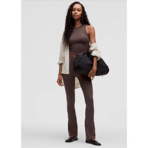 Soft Sueded Split-Hem High-Rise Mini-Flare
Pant Regular 🧸